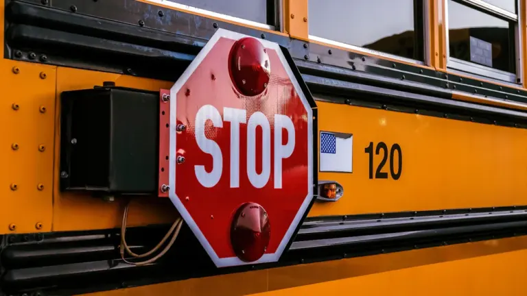 Izmaiņas Liepājas autobusos no 1. septembra: kas jāzina skolēniem