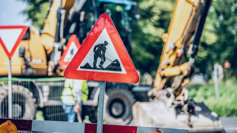 Liepājas autovadītājiem septembrī mainīsies satiksme divās ielās