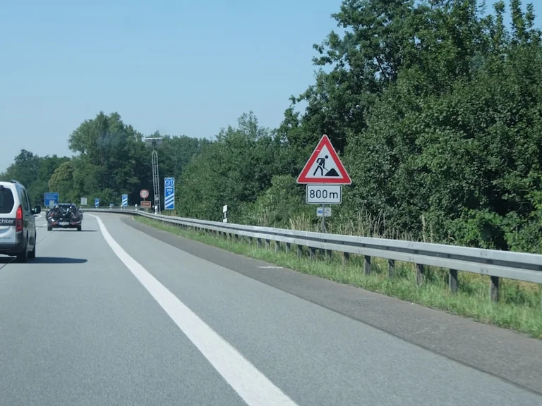Rīgā bīstamas ēkas dēļ jārēķinās ar ielas slēgumu